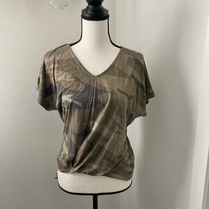 Alya camo tee